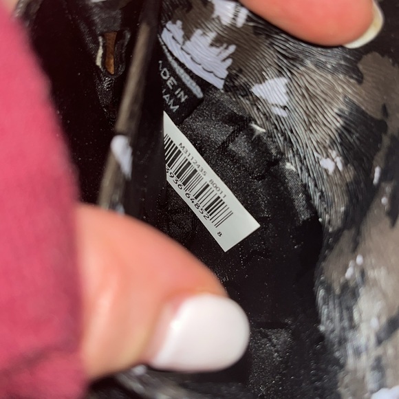 Marc by Marc Jacobs Mini Wallet Phone Purse - Picture 5 of 8